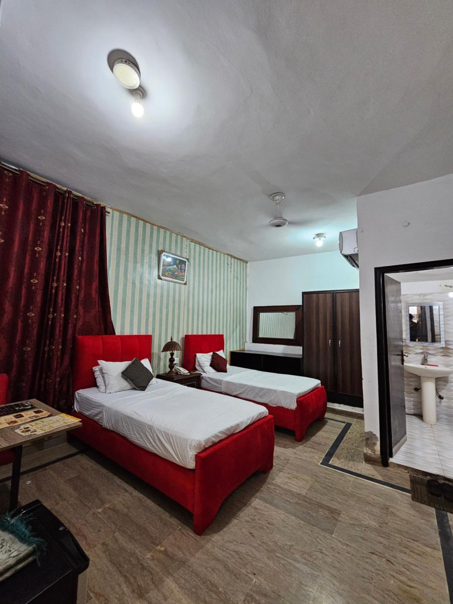 Hotel Tulip Inn, Gulberg Lahore Zimmer foto