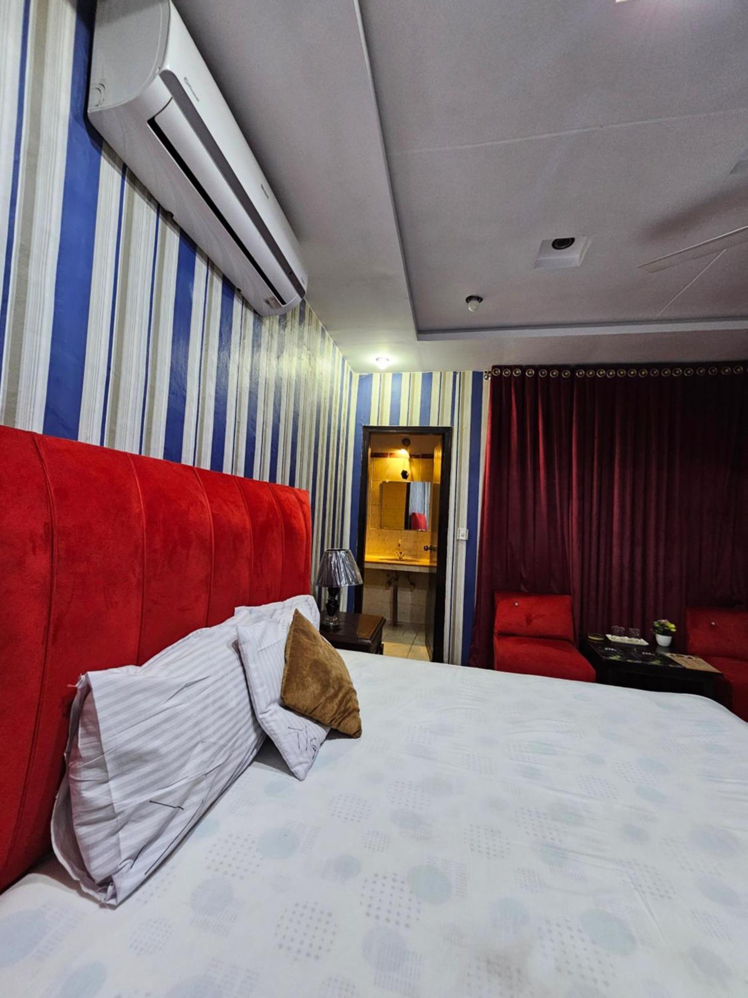 Hotel Tulip Inn, Gulberg Lahore Exterior foto